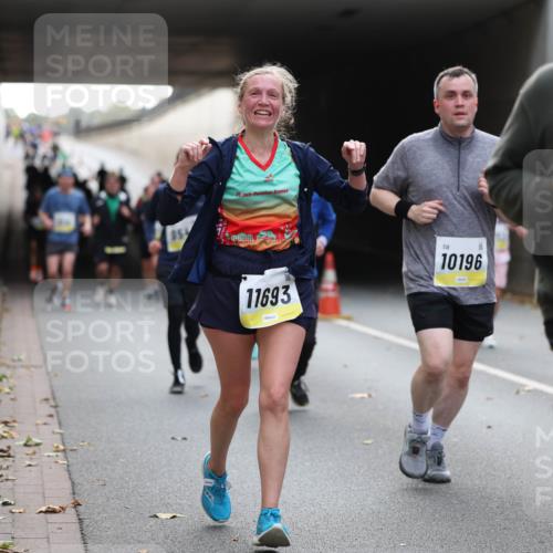 05.10.2025 - 20. swb-Marathon Bremen Michael Strokosch http://msf.ph/oto/9206668 05.10.2025 10:50:36 Laufen 854, 20, 11693, 10196, 10088 meine-sportfotos.de