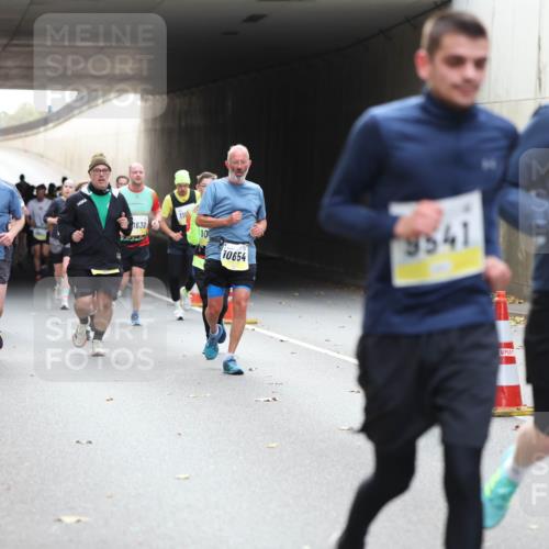 05.10.2025 - 20. swb-Marathon Bremen Michael Strokosch http://msf.ph/oto/9206676 05.10.2025 10:50:39 Laufen 8118, 1630, 116, 10, 10654, 8541, 10653 meine-sportfotos.de