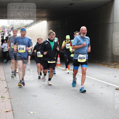 05.10.2025 - 20. swb-Marathon Bremen Michael Strokosch http://msf.ph/oto/9206680 05.10.2025 10:50:41 Laufen 9, 8118, 103, 11087, 10654 meine-sportfotos.de