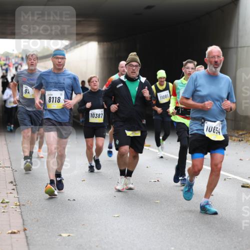 05.10.2025 - 20. swb-Marathon Bremen Michael Strokosch http://msf.ph/oto/9206682 05.10.2025 10:50:41 Laufen 92, 8118, 10387, 11081, 10654 meine-sportfotos.de