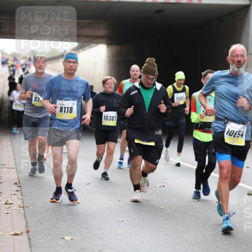 05.10.2025 - 20. swb-Marathon Bremen Michael Strokosch http://msf.ph/oto/9206683 05.10.2025 10:50:42 Laufen 92, 8118, 10387, 11081, 10654 meine-sportfotos.de