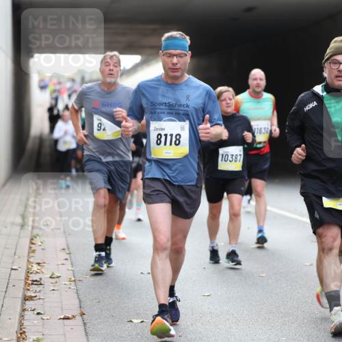 05.10.2025 - 20. swb-Marathon Bremen Michael Strokosch http://msf.ph/oto/9206687 05.10.2025 10:50:43 Laufen 00, 92, 8118, 10387, 1630 meine-sportfotos.de