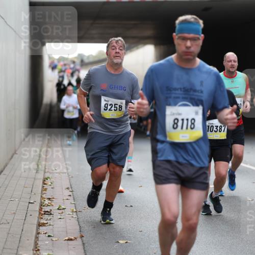 05.10.2025 - 20. swb-Marathon Bremen Michael Strokosch http://msf.ph/oto/9206688 05.10.2025 10:50:43 Laufen 9258, 8118, 10387 meine-sportfotos.de