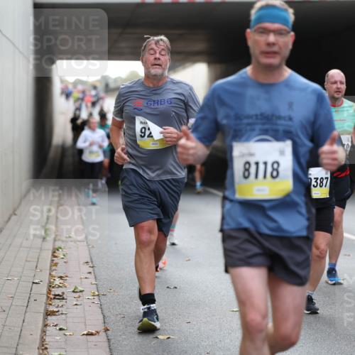 05.10.2025 - 20. swb-Marathon Bremen Michael Strokosch http://msf.ph/oto/9206689 05.10.2025 10:50:44 Laufen 92, 8118, 387, 11081 meine-sportfotos.de