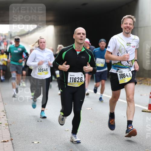 05.10.2025 - 20. swb-Marathon Bremen Michael Strokosch http://msf.ph/oto/9206701 05.10.2025 10:50:49 Laufen 11248, 10546, 11626, 2000, 10641 meine-sportfotos.de