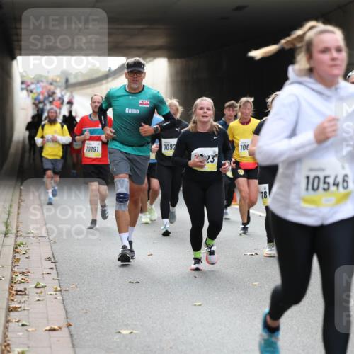 05.10.2025 - 20. swb-Marathon Bremen Michael Strokosch http://msf.ph/oto/9206707 05.10.2025 10:50:51 Laufen 10191, 1092, 23, 106, 28, 10546 meine-sportfotos.de