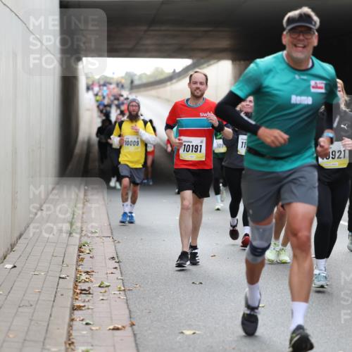 05.10.2025 - 20. swb-Marathon Bremen Michael Strokosch http://msf.ph/oto/9206711 05.10.2025 10:50:53 Laufen 10009, 10191, 11, 921, 11662, 112 meine-sportfotos.de