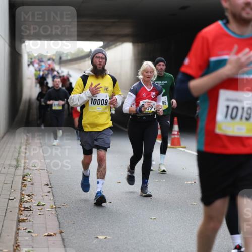 05.10.2025 - 20. swb-Marathon Bremen Michael Strokosch http://msf.ph/oto/9206717 05.10.2025 10:50:55 Laufen 378, 10009, 95, 10191 meine-sportfotos.de