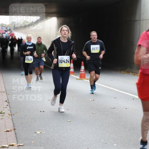 05.10.2025 - 20. swb-Marathon Bremen Michael Strokosch http://msf.ph/oto/9206734 05.10.2025 10:51:05 Laufen 11426, 10424, 9577, 11675 meine-sportfotos.de