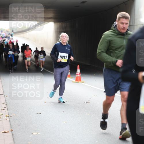 05.10.2025 - 20. swb-Marathon Bremen Michael Strokosch http://msf.ph/oto/9206745 05.10.2025 10:51:10 Laufen 11691, 11426 meine-sportfotos.de
