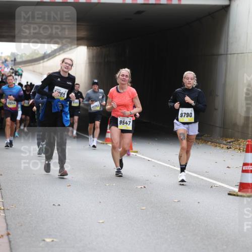 05.10.2025 - 20. swb-Marathon Bremen Michael Strokosch http://msf.ph/oto/9206751 05.10.2025 10:51:17 Laufen 10644, 60, 1366, 9547, 9790 meine-sportfotos.de