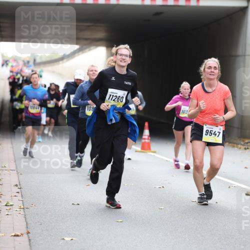 05.10.2025 - 20. swb-Marathon Bremen Michael Strokosch http://msf.ph/oto/9206756 05.10.2025 10:51:19 Laufen 1064, 108, 11260, 103, 9547, 9790 meine-sportfotos.de