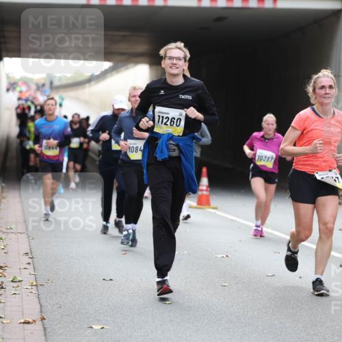 05.10.2025 - 20. swb-Marathon Bremen Michael Strokosch http://msf.ph/oto/9206757 05.10.2025 10:51:19 Laufen 1084, 1, 11260, 10397 meine-sportfotos.de