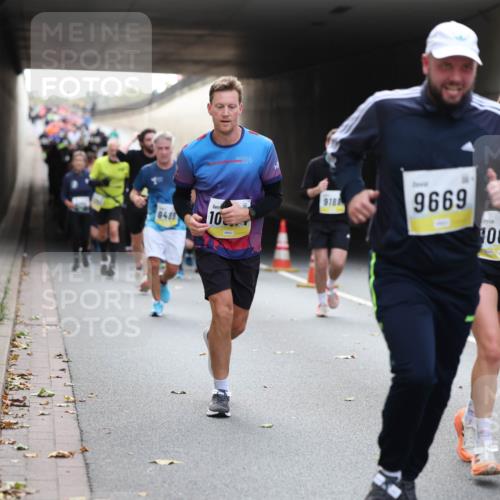05.10.2025 - 20. swb-Marathon Bremen Michael Strokosch http://msf.ph/oto/9206765 05.10.2025 10:51:22 Laufen 2024, 8489, 10, 9188, 9669, 1000 meine-sportfotos.de