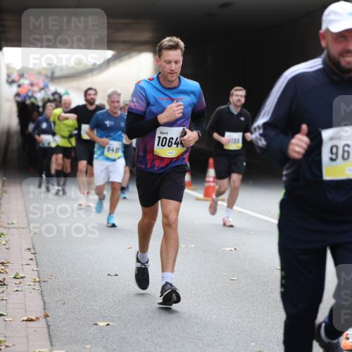 05.10.2025 - 20. swb-Marathon Bremen Michael Strokosch http://msf.ph/oto/9206766 05.10.2025 10:51:22 Laufen 948, 1064, 2024, 9669, 3 meine-sportfotos.de