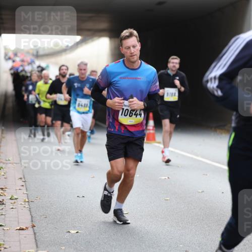 05.10.2025 - 20. swb-Marathon Bremen Michael Strokosch http://msf.ph/oto/9206767 05.10.2025 10:51:23 Laufen 8488, 024, 10644, 9669, 90 meine-sportfotos.de