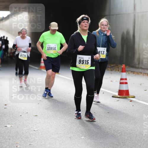 05.10.2025 - 20. swb-Marathon Bremen Michael Strokosch http://msf.ph/oto/9206795 05.10.2025 10:58:17 Laufen 9771, 10956, 9915, 813 meine-sportfotos.de