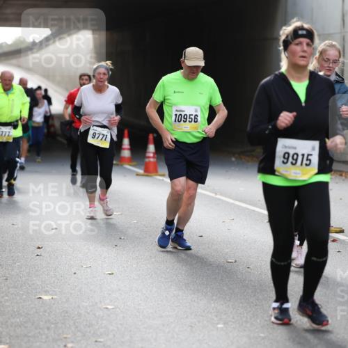 05.10.2025 - 20. swb-Marathon Bremen Michael Strokosch http://msf.ph/oto/9206799 05.10.2025 10:58:18 Laufen 9771, 7777, 10956, 9915 meine-sportfotos.de