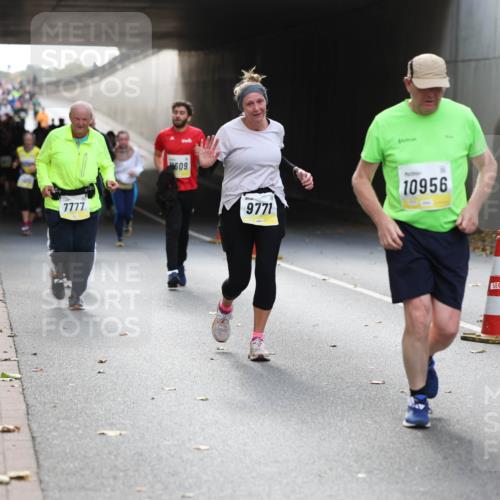 05.10.2025 - 20. swb-Marathon Bremen Michael Strokosch http://msf.ph/oto/9206804 05.10.2025 10:58:19 Laufen 7777, 609, 9771, 10956 meine-sportfotos.de