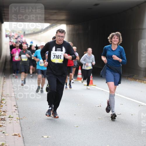 05.10.2025 - 20. swb-Marathon Bremen Michael Strokosch http://msf.ph/oto/9206807 05.10.2025 10:51:33 Laufen 979, 7101 meine-sportfotos.de