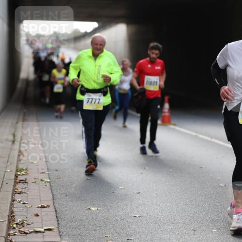 05.10.2025 - 20. swb-Marathon Bremen Michael Strokosch http://msf.ph/oto/9206813 05.10.2025 10:58:21 Laufen 7777, 11601, 9771 meine-sportfotos.de
