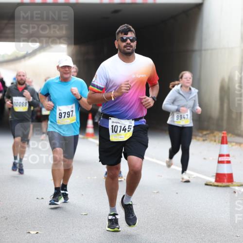 05.10.2025 - 20. swb-Marathon Bremen Michael Strokosch http://msf.ph/oto/9206819 05.10.2025 10:51:35 Laufen 10069, 9797, 10145, 02244, 9947 meine-sportfotos.de