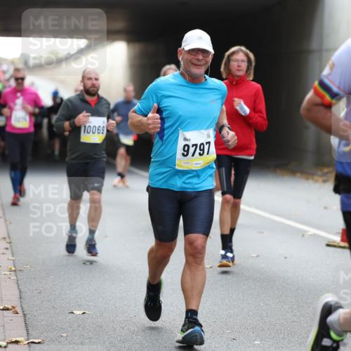 05.10.2025 - 20. swb-Marathon Bremen Michael Strokosch http://msf.ph/oto/9206823 05.10.2025 10:51:36 Laufen 10069, 9797, 02480, 10145 meine-sportfotos.de
