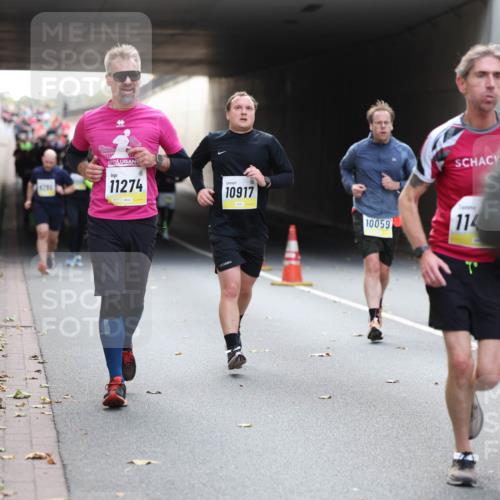 05.10.2025 - 20. swb-Marathon Bremen Michael Strokosch http://msf.ph/oto/9206835 05.10.2025 10:51:39 Laufen 11274, 10917, 10059, 114 meine-sportfotos.de
