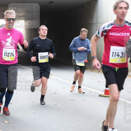 05.10.2025 - 20. swb-Marathon Bremen Michael Strokosch http://msf.ph/oto/9206839 05.10.2025 10:51:40 Laufen 8292, 11274, 10917, 10059, 11435 meine-sportfotos.de