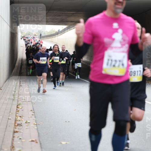 05.10.2025 - 20. swb-Marathon Bremen Michael Strokosch http://msf.ph/oto/9206842 05.10.2025 10:51:41 Laufen 11554, 9292, 09, 11606, 786, 1127, 0917, 100 meine-sportfotos.de