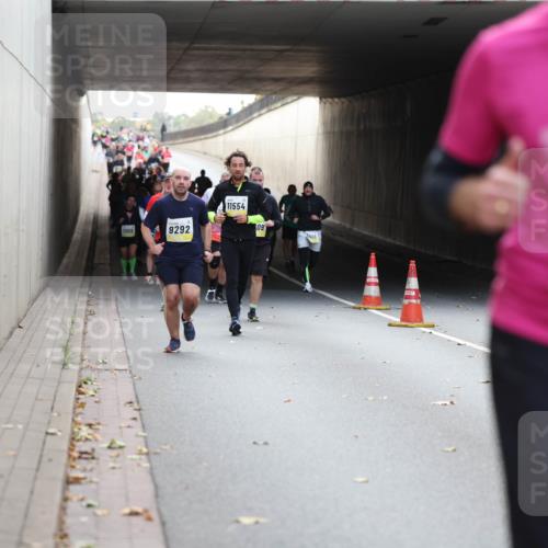 05.10.2025 - 20. swb-Marathon Bremen Michael Strokosch http://msf.ph/oto/9206844 05.10.2025 10:51:42 Laufen 11606, 9292, 11554, 09, 16, 127 meine-sportfotos.de