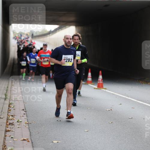 05.10.2025 - 20. swb-Marathon Bremen Michael Strokosch http://msf.ph/oto/9206847 05.10.2025 10:51:44 Laufen 292, 54 meine-sportfotos.de
