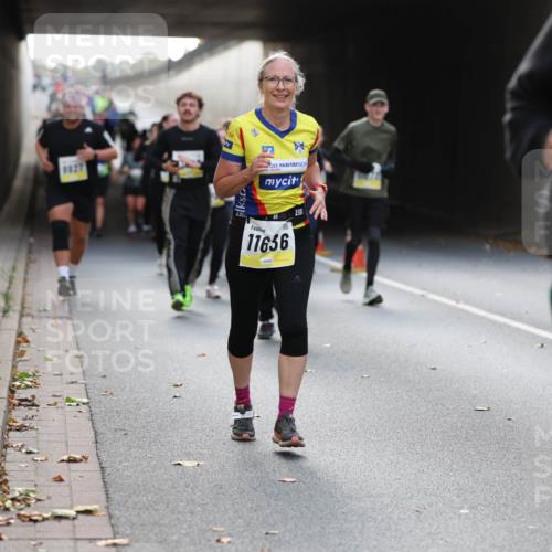 05.10.2025 - 20. swb-Marathon Bremen Michael Strokosch http://msf.ph/oto/9206852 05.10.2025 10:58:28 Laufen 9527, 1112, 11636, 238 meine-sportfotos.de