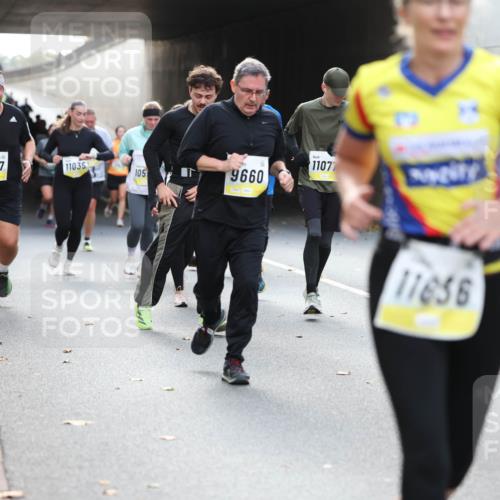 05.10.2025 - 20. swb-Marathon Bremen Michael Strokosch http://msf.ph/oto/9206861 05.10.2025 10:58:30 Laufen 9927, 11035, 105, 9660, 11077, 11656 meine-sportfotos.de