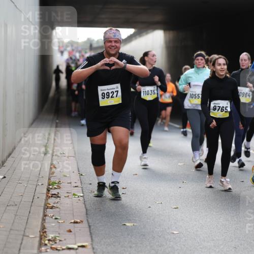 05.10.2025 - 20. swb-Marathon Bremen Michael Strokosch http://msf.ph/oto/9206869 05.10.2025 10:58:31 Laufen 9927, 11035, 10551, 9765, 0964, 966 meine-sportfotos.de
