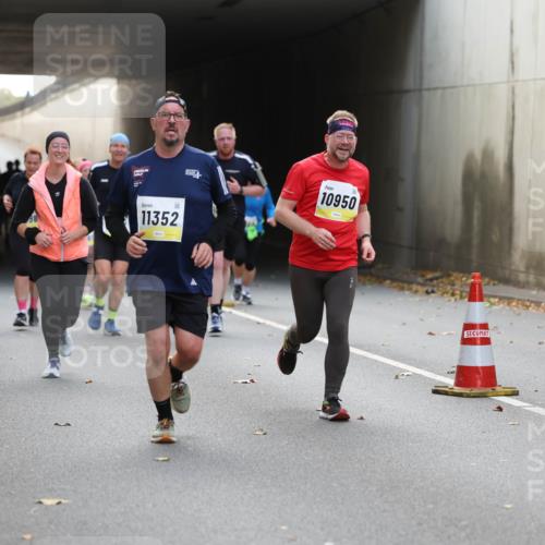 05.10.2025 - 20. swb-Marathon Bremen Michael Strokosch http://msf.ph/oto/9206886 05.10.2025 10:51:57 Laufen 9221, 11352, 10950 meine-sportfotos.de