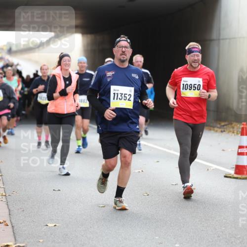 05.10.2025 - 20. swb-Marathon Bremen Michael Strokosch http://msf.ph/oto/9206888 05.10.2025 10:51:58 Laufen 8721, 991, 11352, 10950 meine-sportfotos.de