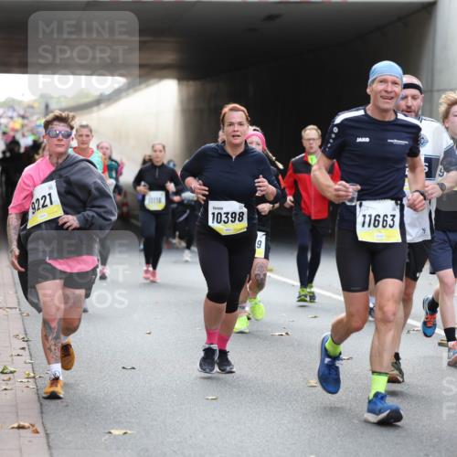 05.10.2025 - 20. swb-Marathon Bremen Michael Strokosch http://msf.ph/oto/9206890 05.10.2025 10:52:01 Laufen 9221, 11116, 10398, 9, 11663 meine-sportfotos.de