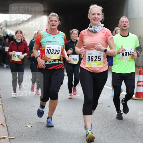 05.10.2025 - 20. swb-Marathon Bremen Michael Strokosch http://msf.ph/oto/9206898 05.10.2025 10:52:04 Laufen 20, 9719, 10329, 02156, 1116, 9625, 9914, 10169 meine-sportfotos.de