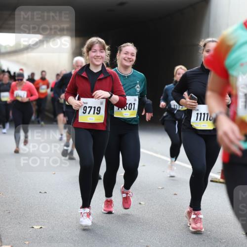 05.10.2025 - 20. swb-Marathon Bremen Michael Strokosch http://msf.ph/oto/9206906 05.10.2025 10:52:06 Laufen 9719, 301, 1111, 10329 meine-sportfotos.de
