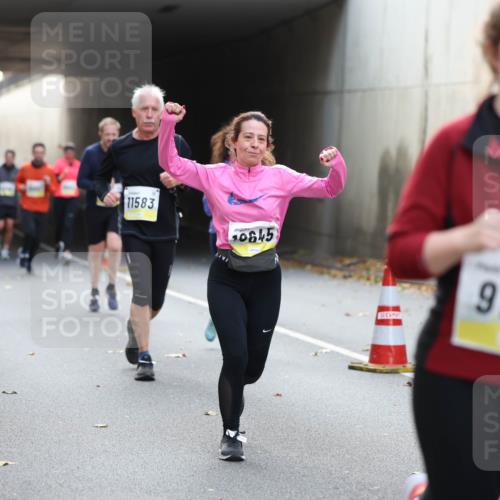 05.10.2025 - 20. swb-Marathon Bremen Michael Strokosch http://msf.ph/oto/9206913 05.10.2025 10:52:08 Laufen 9943, 11583, 10645, 9719 meine-sportfotos.de