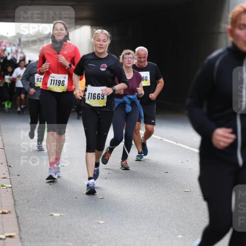 05.10.2025 - 20. swb-Marathon Bremen Michael Strokosch http://msf.ph/oto/9206914 05.10.2025 10:58:42 Laufen 92, 11196, 11669, 80 meine-sportfotos.de