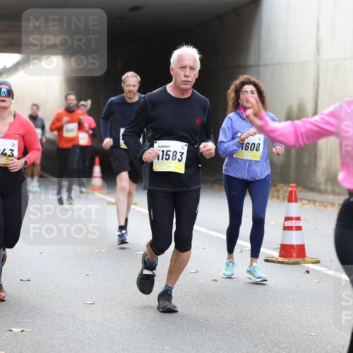 05.10.2025 - 20. swb-Marathon Bremen Michael Strokosch http://msf.ph/oto/9206921 05.10.2025 10:52:09 Laufen 9043, 1583, 1608, 0615 meine-sportfotos.de