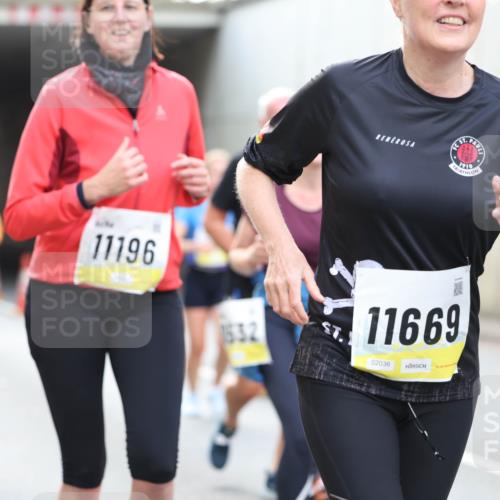 05.10.2025 - 20. swb-Marathon Bremen Michael Strokosch http://msf.ph/oto/9206928 05.10.2025 10:58:44 Laufen 11196, 0, 1910, 1632, 11669, 02036 meine-sportfotos.de