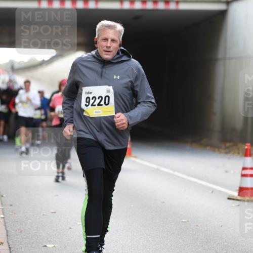 05.10.2025 - 20. swb-Marathon Bremen Michael Strokosch http://msf.ph/oto/9206932 05.10.2025 10:58:45 Laufen 9220, 975 meine-sportfotos.de