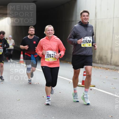 05.10.2025 - 20. swb-Marathon Bremen Michael Strokosch http://msf.ph/oto/9206940 05.10.2025 10:52:16 Laufen 11700, 11521, 11520, 00 meine-sportfotos.de