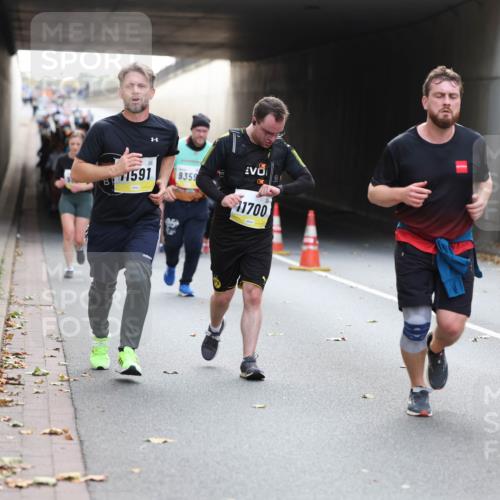 05.10.2025 - 20. swb-Marathon Bremen Michael Strokosch http://msf.ph/oto/9206946 05.10.2025 10:52:18 Laufen 1591, 9359, 11700 meine-sportfotos.de