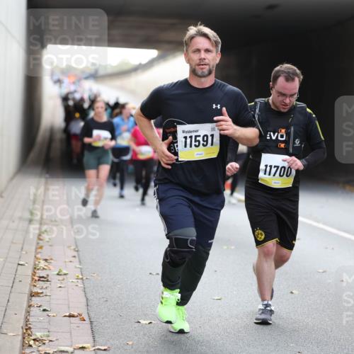 05.10.2025 - 20. swb-Marathon Bremen Michael Strokosch http://msf.ph/oto/9206950 05.10.2025 10:52:19 Laufen 11591, 11700 meine-sportfotos.de
