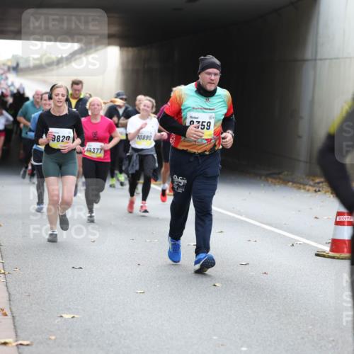 05.10.2025 - 20. swb-Marathon Bremen Michael Strokosch http://msf.ph/oto/9206957 05.10.2025 10:52:20 Laufen 9820, 0377, 10890, 359 meine-sportfotos.de