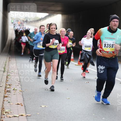 05.10.2025 - 20. swb-Marathon Bremen Michael Strokosch http://msf.ph/oto/9206960 05.10.2025 10:52:21 Laufen 820, 1157, 377, 10890, 20, 9359 meine-sportfotos.de